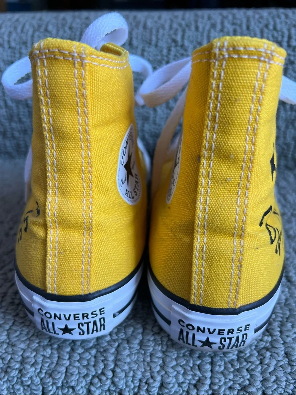 *Sold* Converse All Stars Chuck Taylor Yellow High Top Sneakers Womens 6 Men’s 4 - Picture 3 of 7